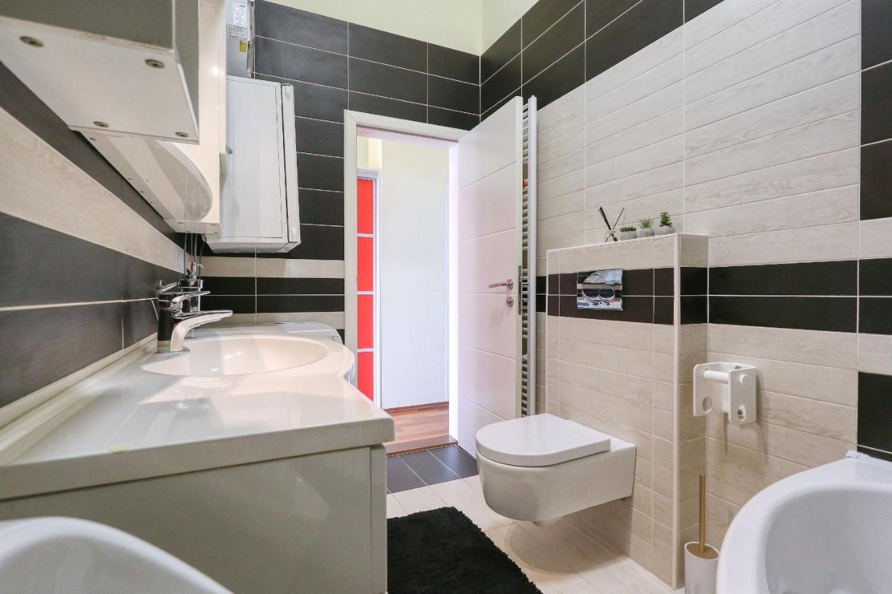 Elena Apartman